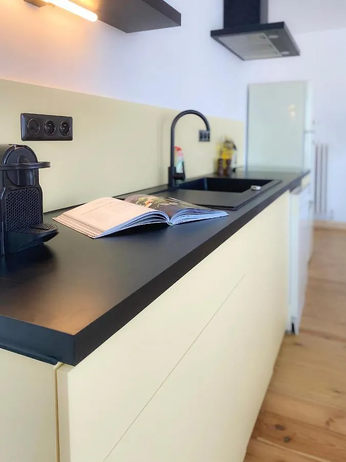 Family Floor - La Couronne Oostende - Authentiek Appartement Met Veel Lichtinval