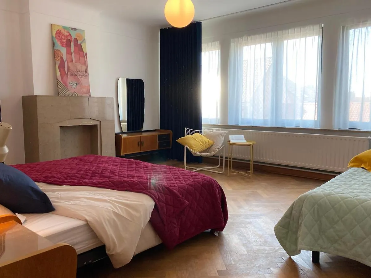 Family Floor - La Couronne Oostende - Authentiek Appartement Met Veel Lichtinval 0*, Ostend